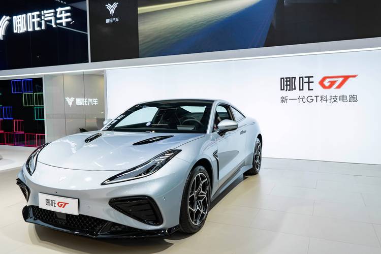 深圳光明区纳亿联企业管理咨询哪吒汽车在智能汽车领域的表现，领途汽车在新能源汽车市场中的影响力